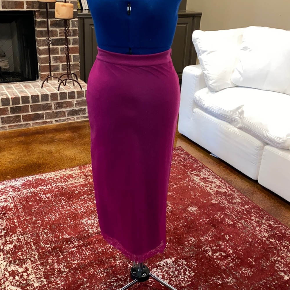 Escada fuschia pencil skirt. NWT.